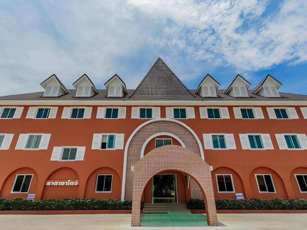 Thada Chateau Hotel Buri Ram Eksteriør billede